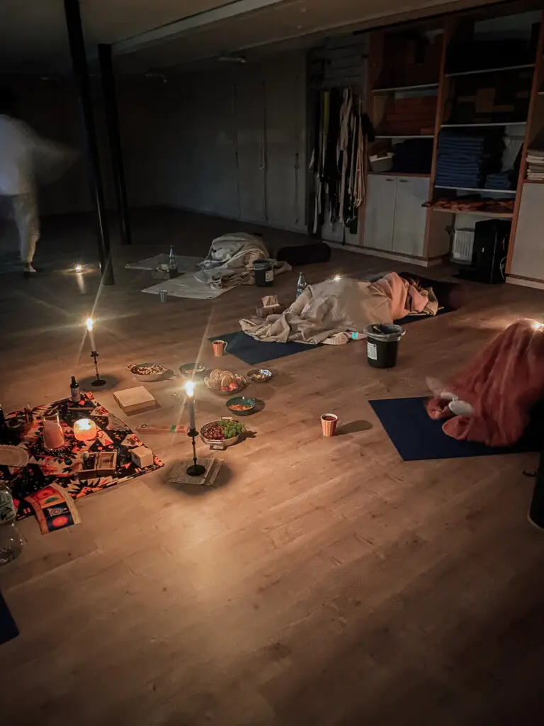 Rapé Retrreat Heilung Selbstfindung schamanische Werkzeuge Holy Ceremony Retreat Andreas Wosika Sananga Mama Cacao Altar Räucherwerk Heilung Selbstliebe