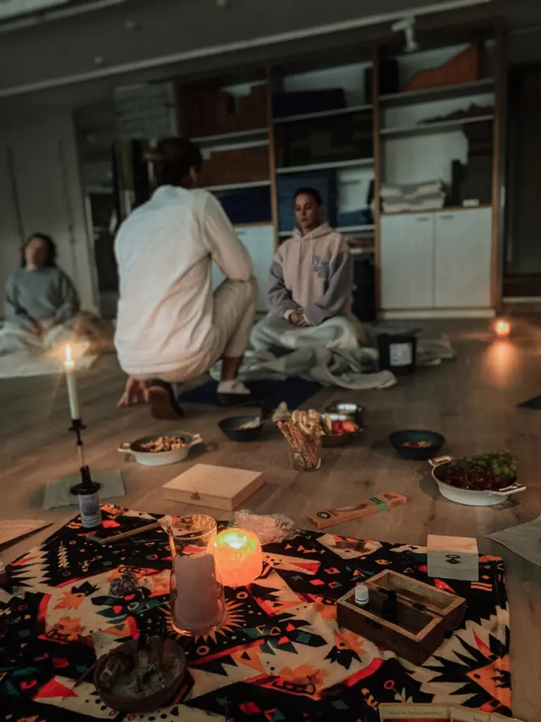 Rapé Retrreat Heilung Selbstfindung schamanische Werkzeuge Holy Ceremony Retreat Andreas Wosika Sananga Mama Cacao Altar Räucherwerk Heilung Selbstliebe sich selbst bewegnen