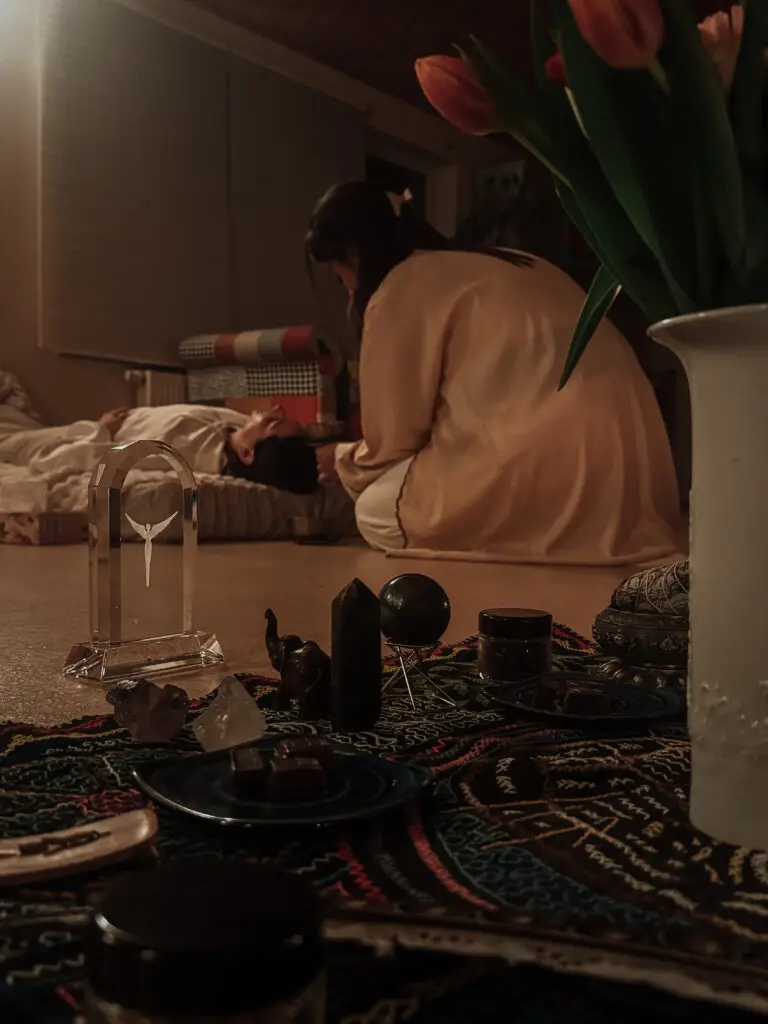 Rapé Zeremonie Heilung Selbstfindung schamanische Werkzeuge Holy Ceremony Retreat Andreas Wosika Sananga Mama Cacao Altar Räucherwerk