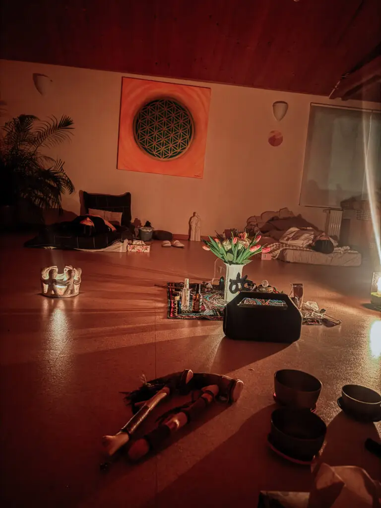 Rapé Retrreat Heilung Selbstfindung schamanische Werkzeuge Holy Ceremony Retreat Andreas Wosika Sananga Mama Cacao Altar Räucherwerk